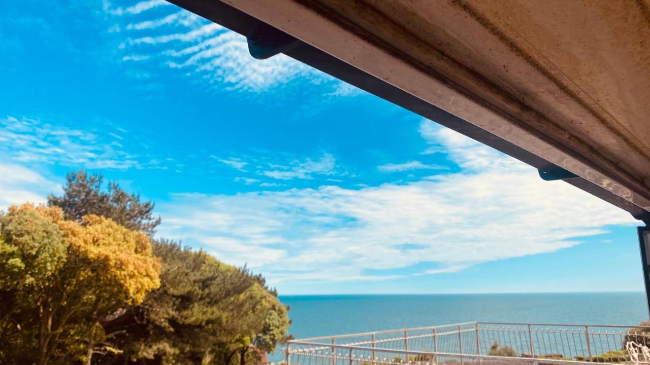Family Marine Apartment With Sea View Dawlish Exterior photo